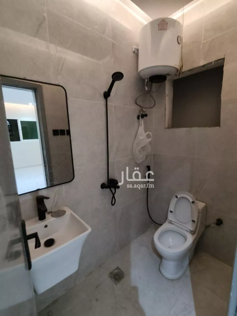 شقة 1 غرف في العقيق 3