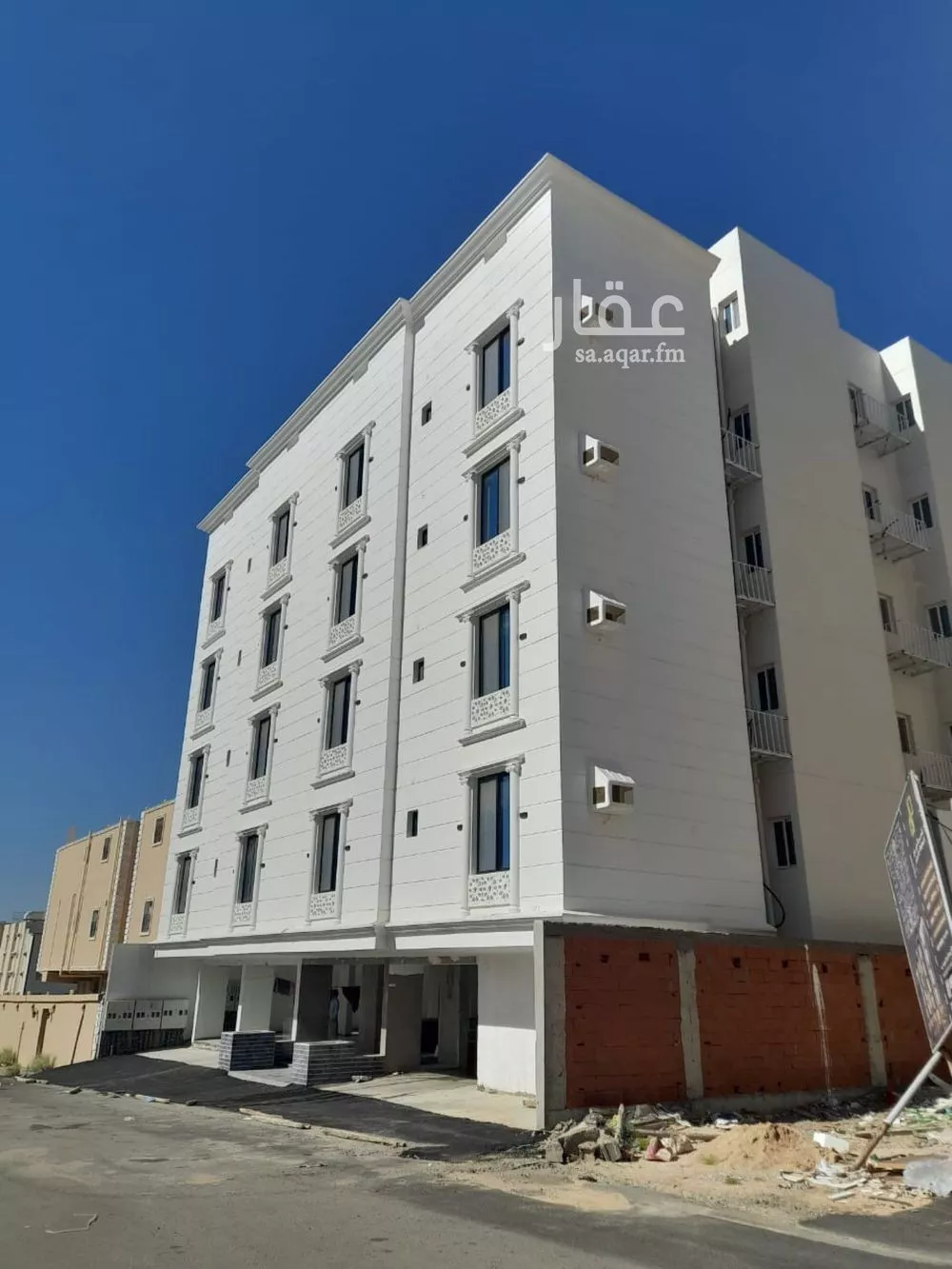 شقة 6 غرف في الريان 3