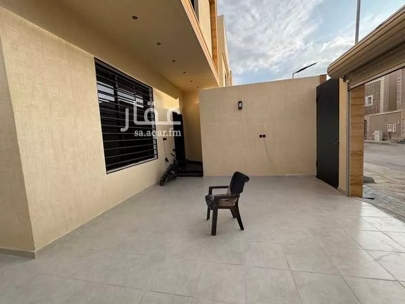 3 bedroom floor in Dhahrat Namar 2