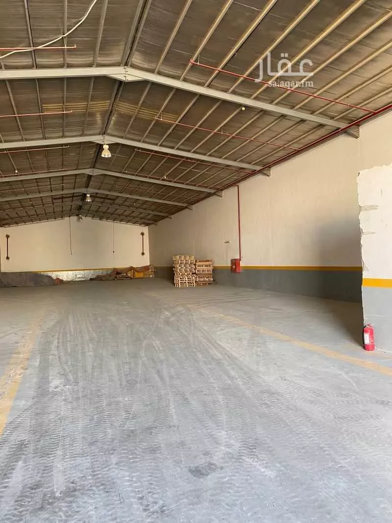 مستودع 4400 م² في المنصورية 5
