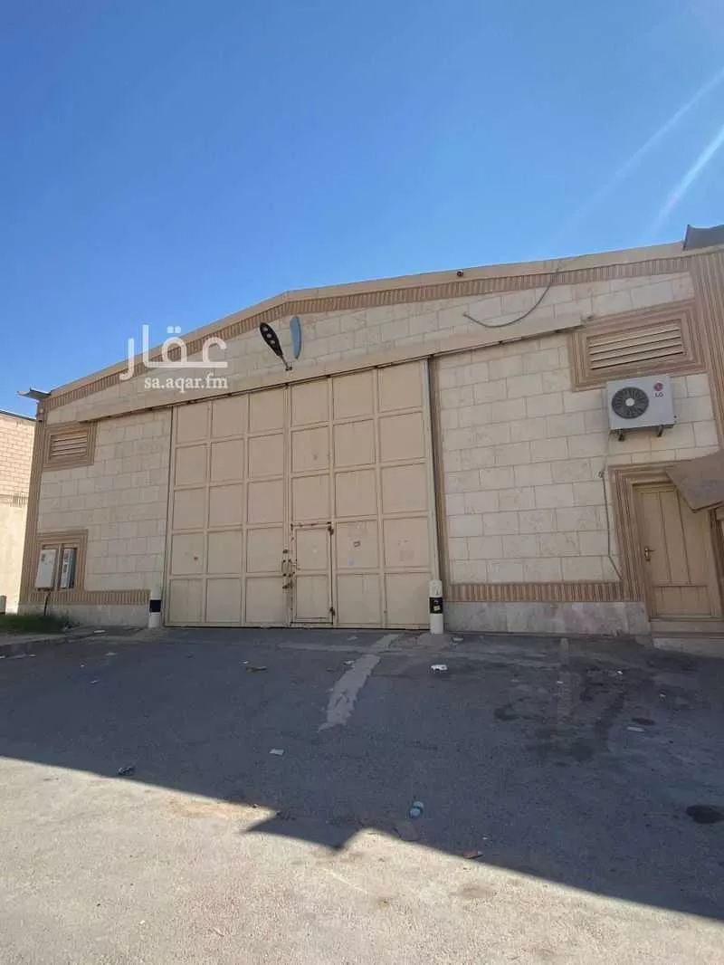 مستودع 4400 م² في المنصورية 2