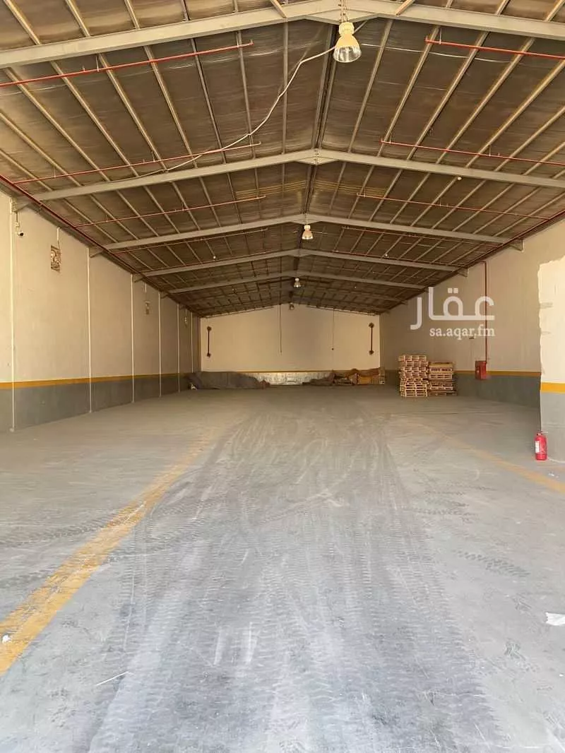 مستودع 4400 م² في المنصورية 3