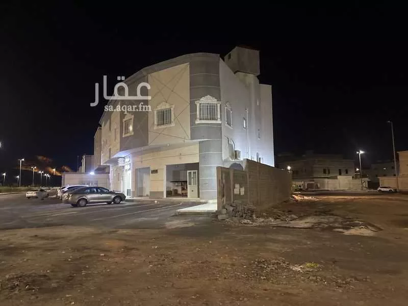 عمارة 711 م² في الملك فهد 2