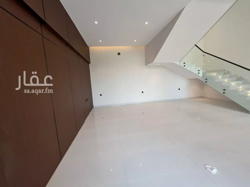 فيلا 6 غرف في المهدية 5