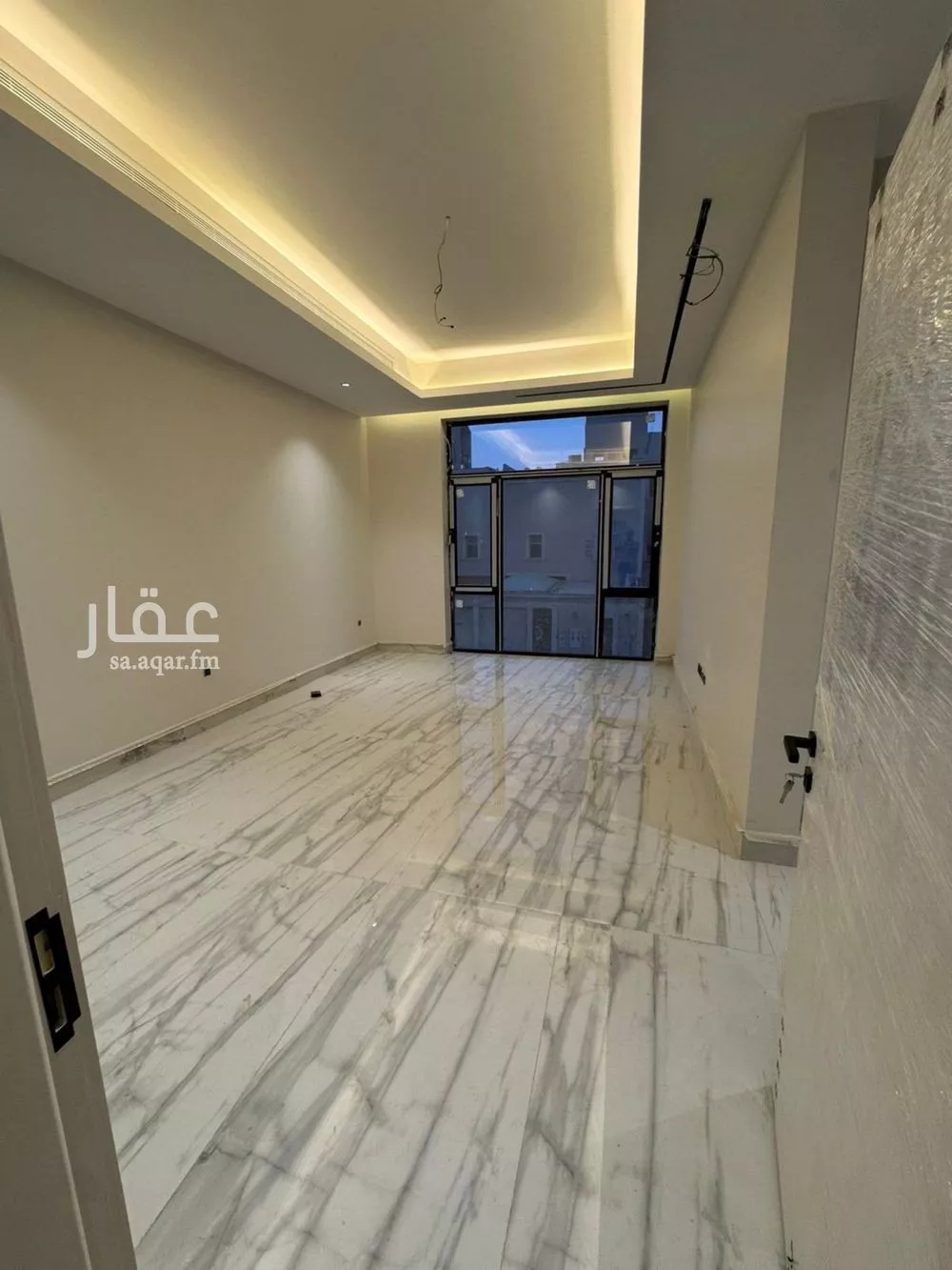 فيلا 6 غرف في النرجس 4