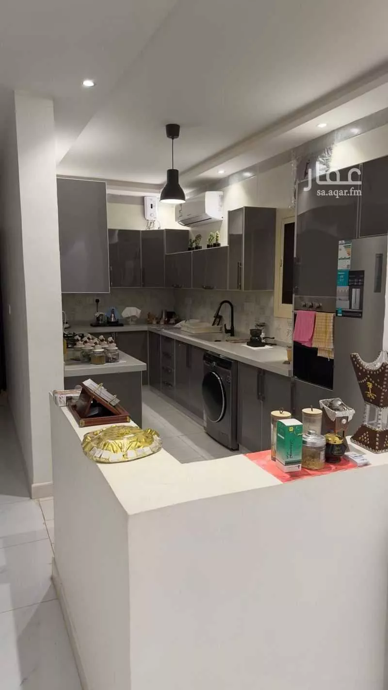 6 bedroom apartment in Muraykh 5