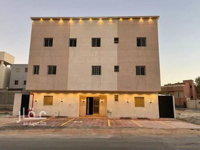 600 sqm building in Irqah 1