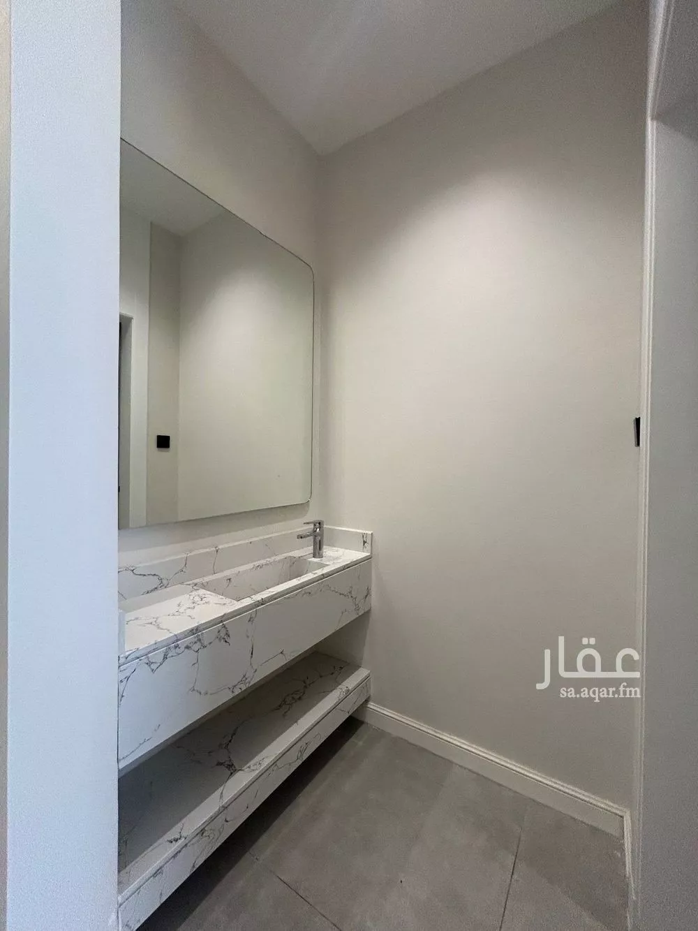 فيلا 4 غرف في العارض 5