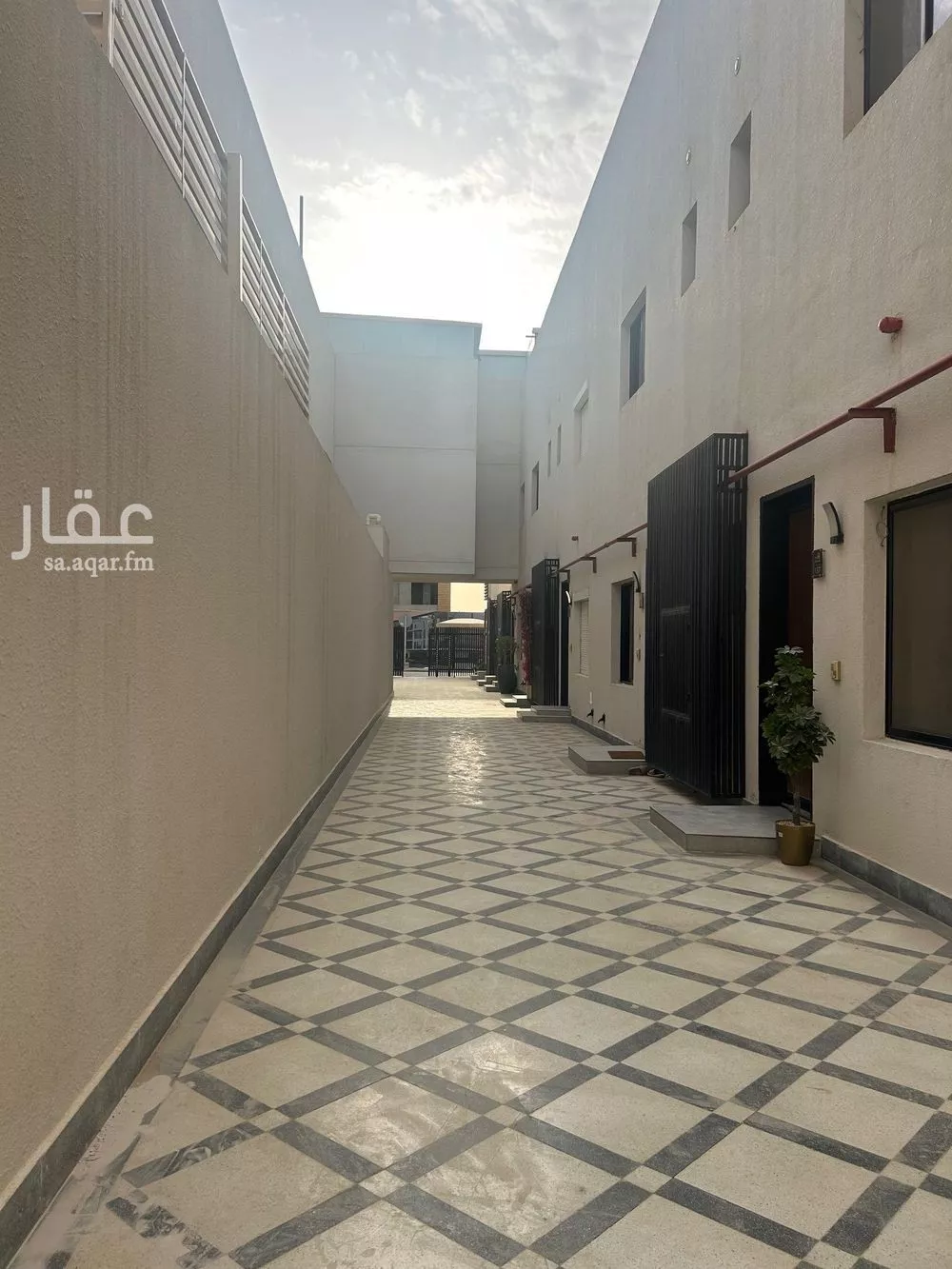 فيلا 4 غرف في العارض 2