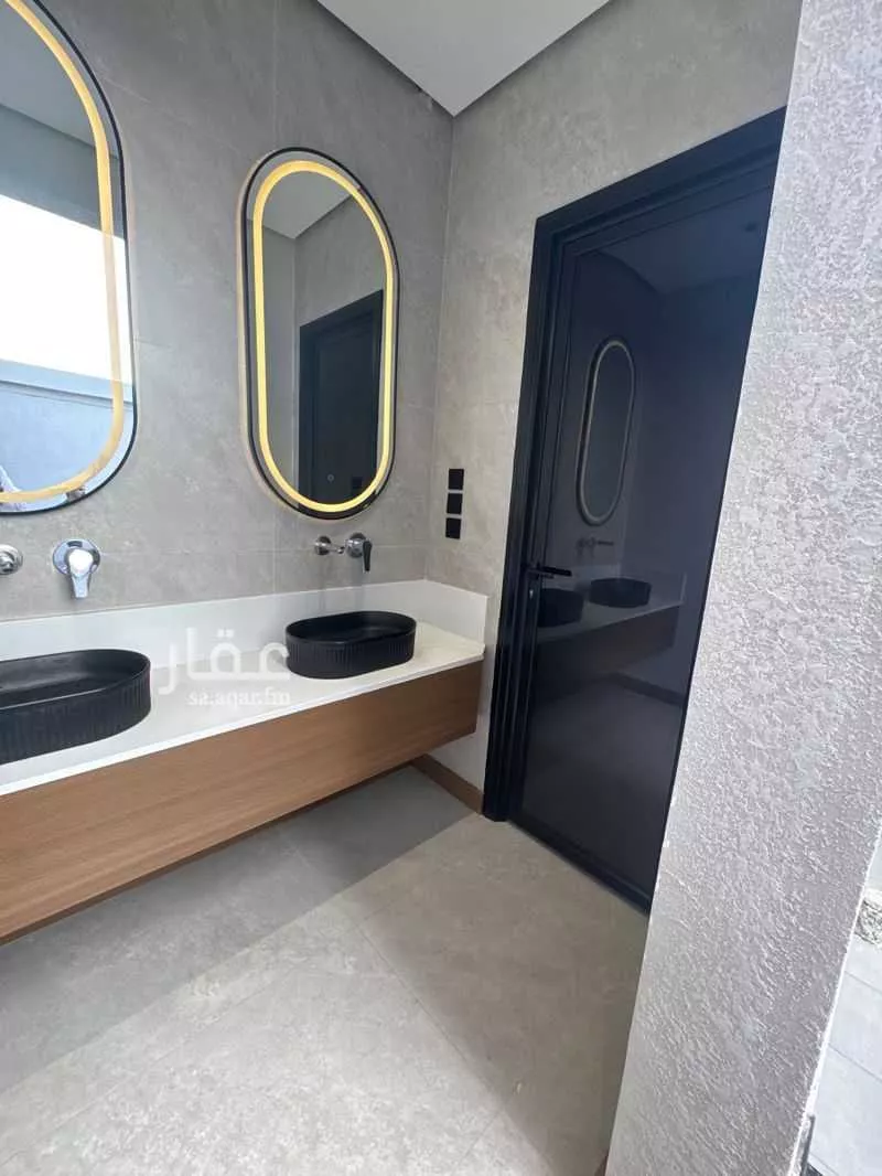 فيلا 12 غرف في العقيق 4