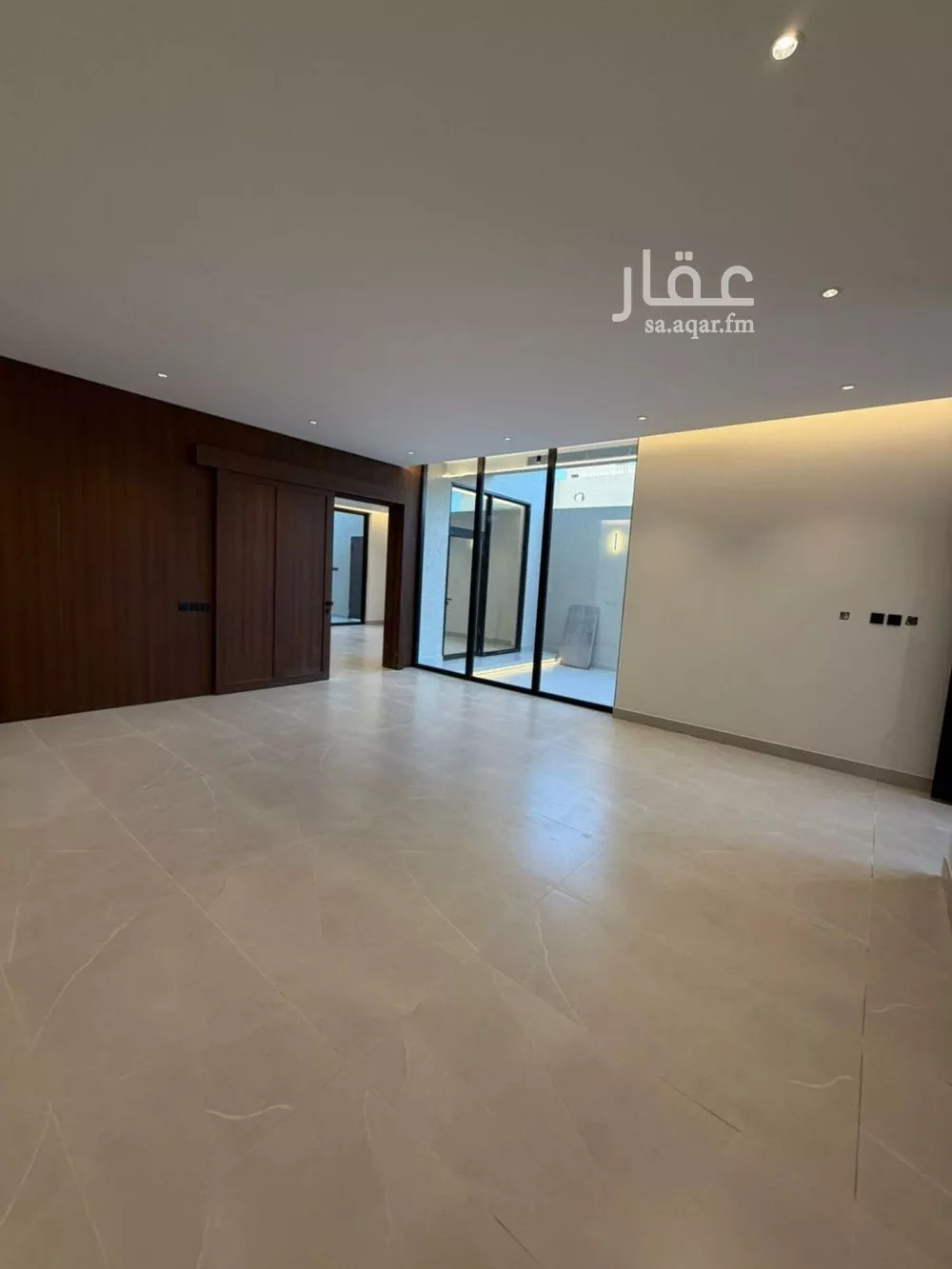 فيلا 5 غرف في الملقا 4