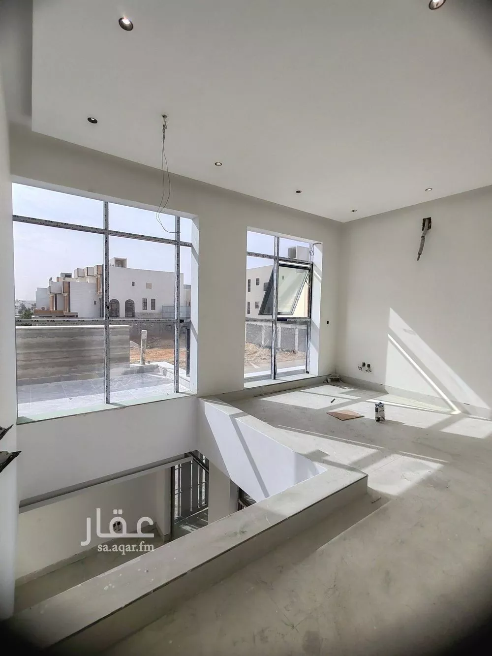 فيلا 4 غرف في العارض 5