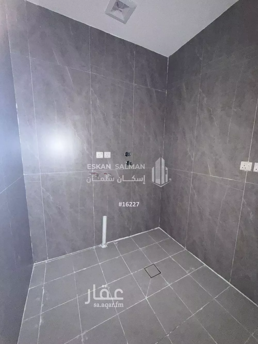 فيلا 12 غرف في الامواج 5