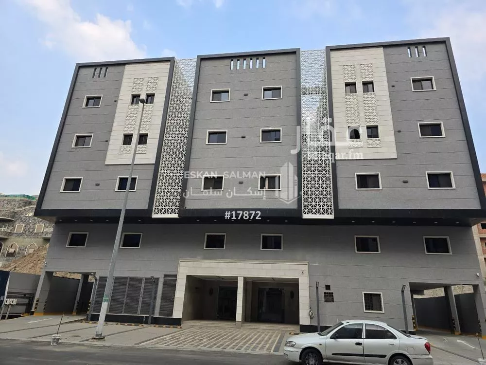 5 bedroom apartment in Al Hijra 1