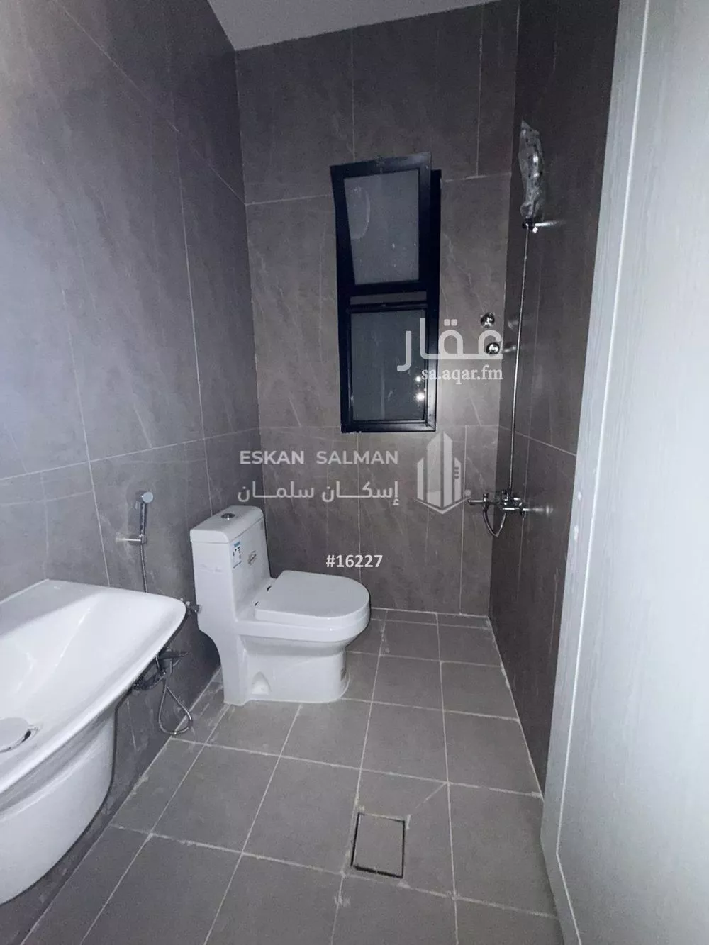 فيلا 12 غرف في الامواج 4