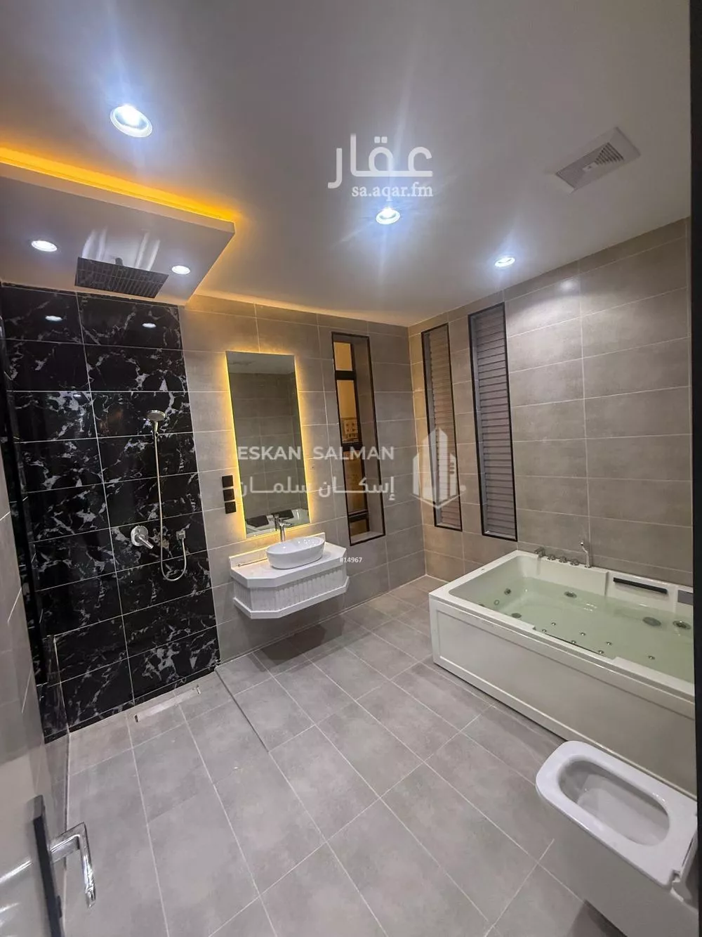 فيلا 8 غرف في الملك فهد 4