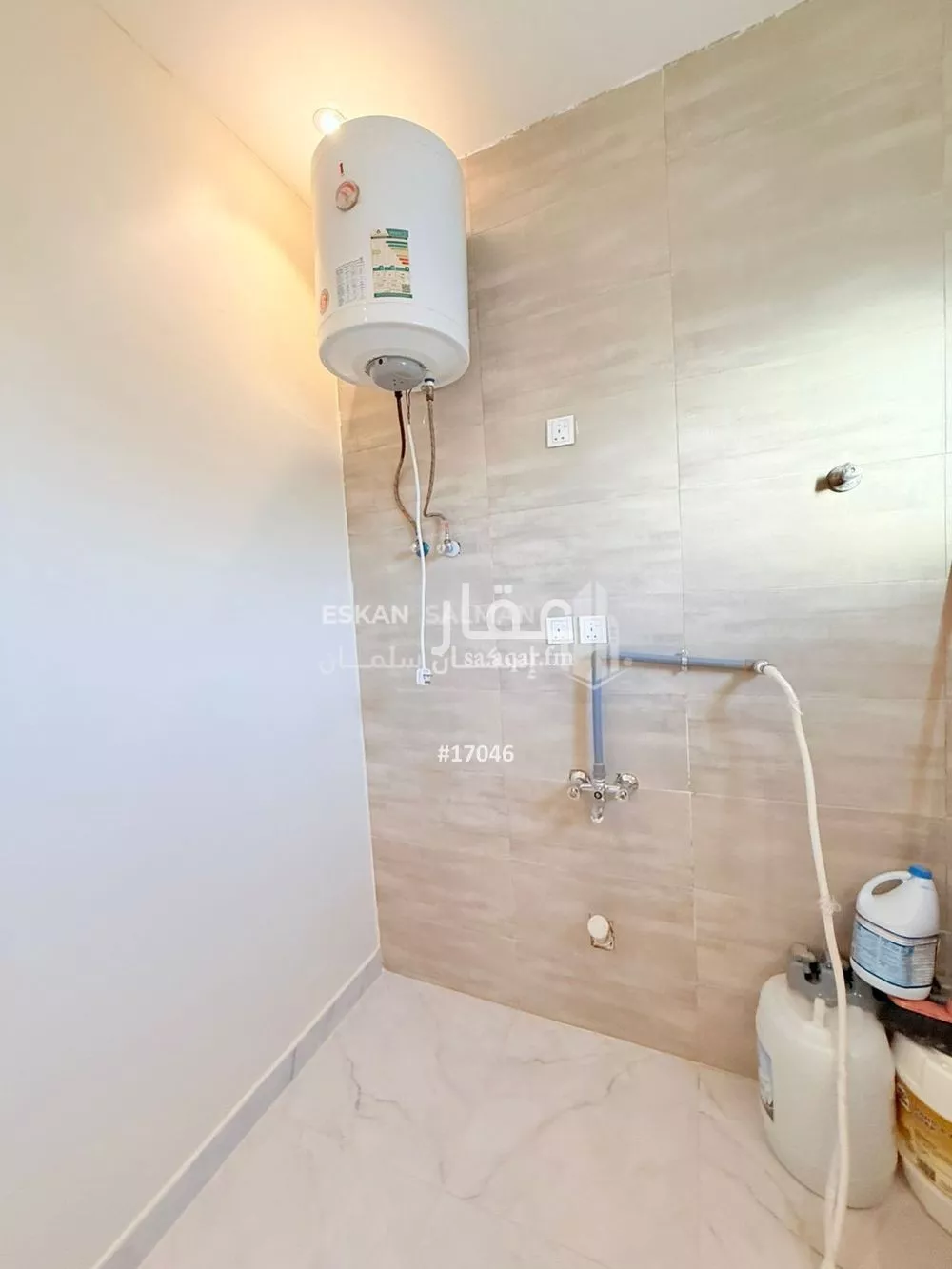 فيلا 7 غرف في الامواج 4