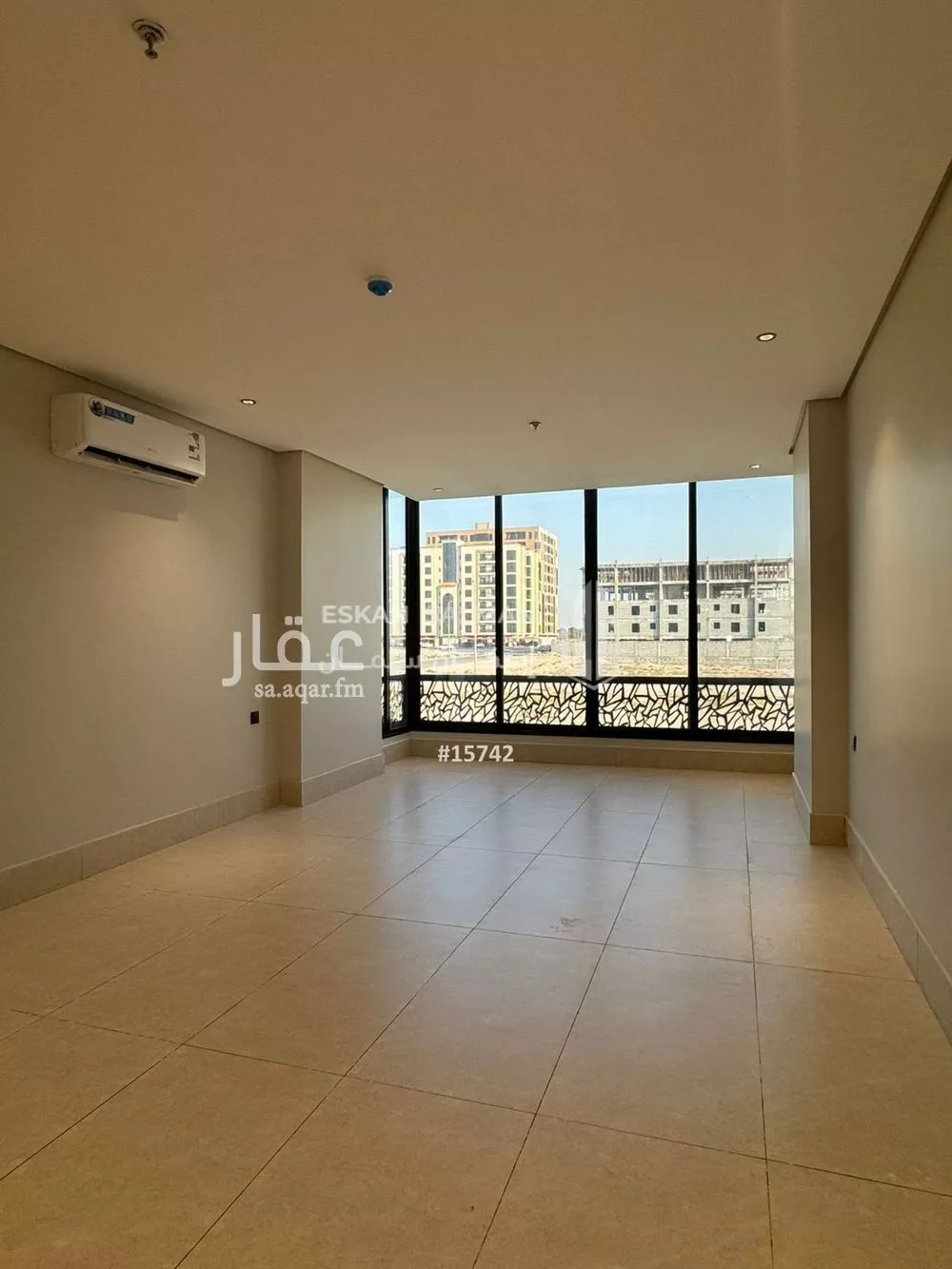 شقة 5 غرف في ضاحية الملك فهد 4