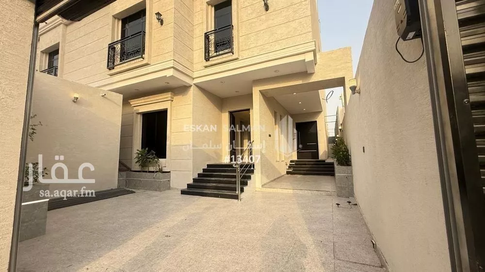 فيلا 8 غرف في الملك فهد 3