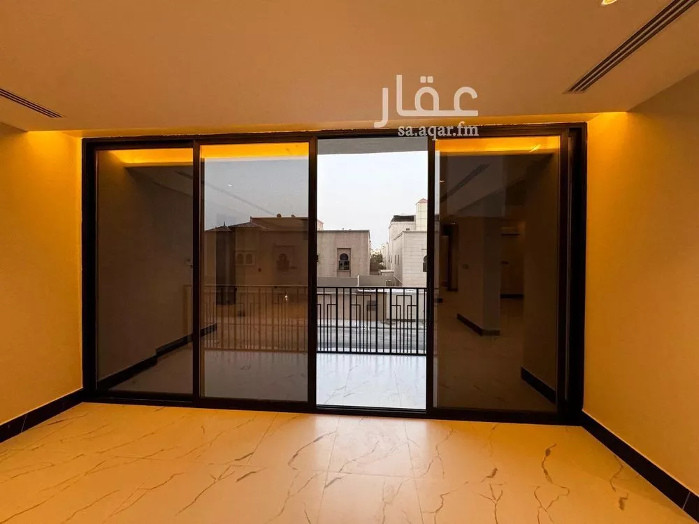 5 bedroom apartment in Ash Shati Al Gharbi 1