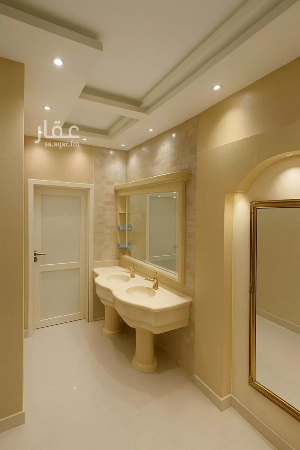 8 bedroom villa in Ishbiliyah 1