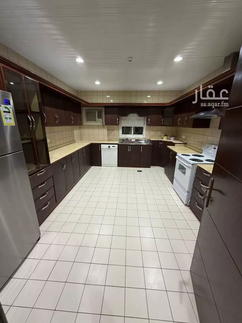 شقة 3 غرف في العقيق 4