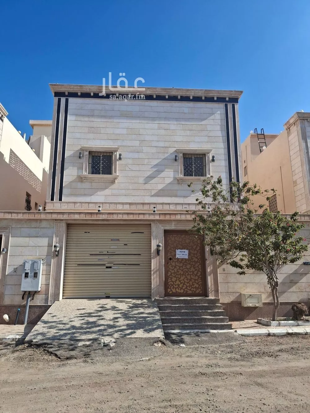 فيلا 8 غرف في طيبة 1