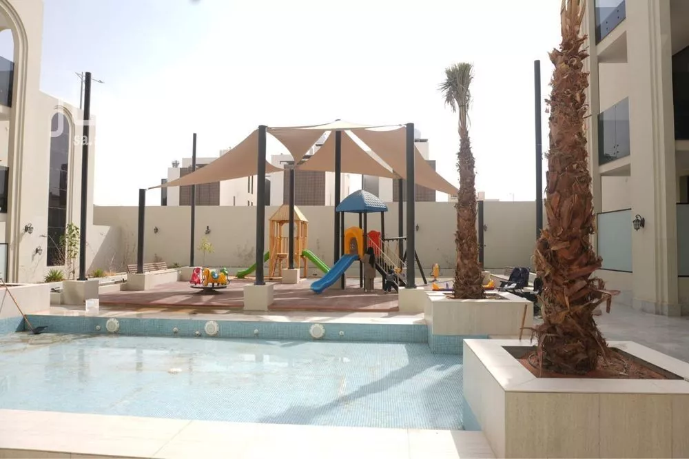 شقة 6 غرف في النرجس 5