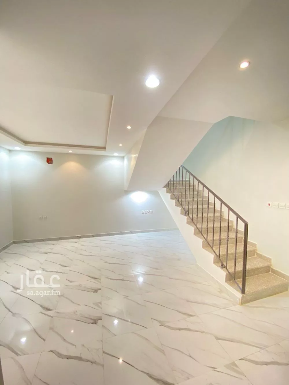 3 bedroom floor in Al Hazm 4