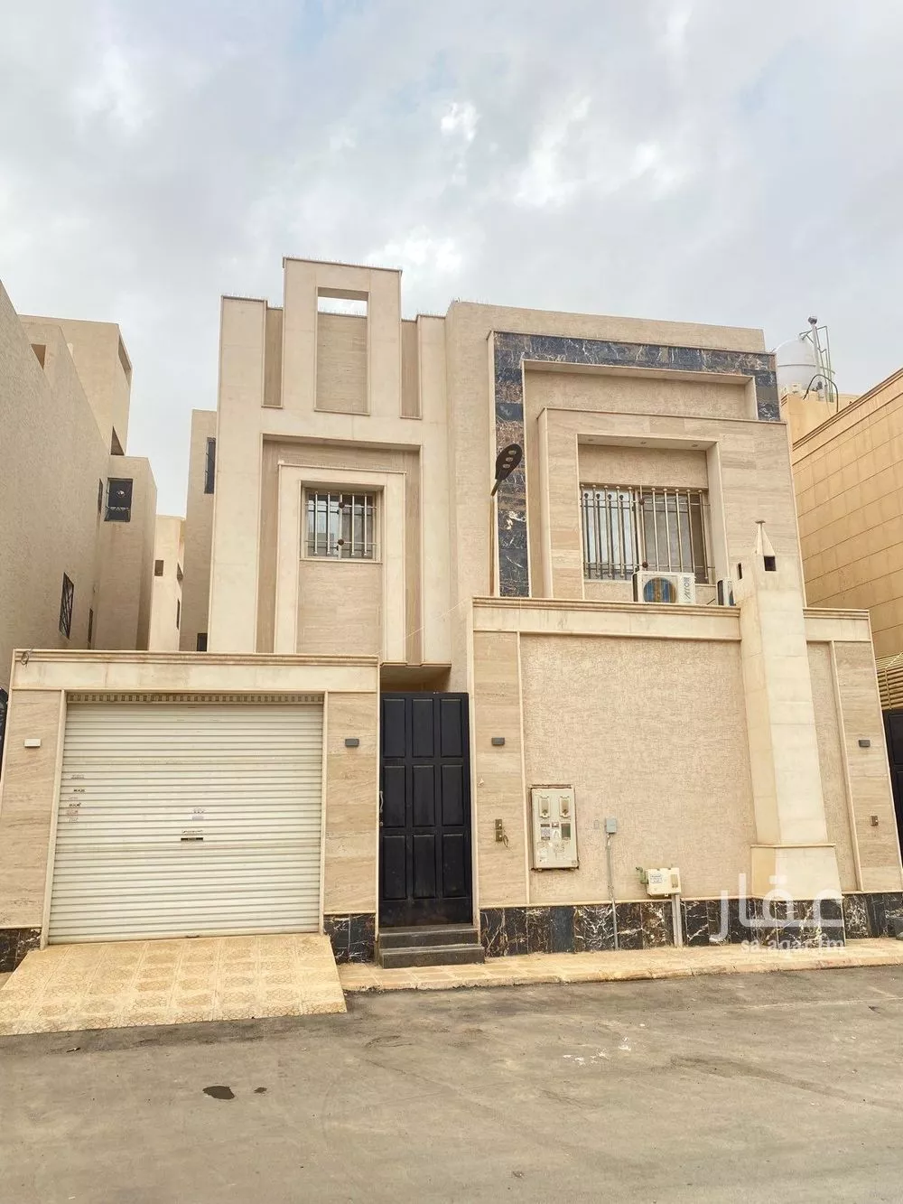 3 bedroom floor in Al Hazm 1