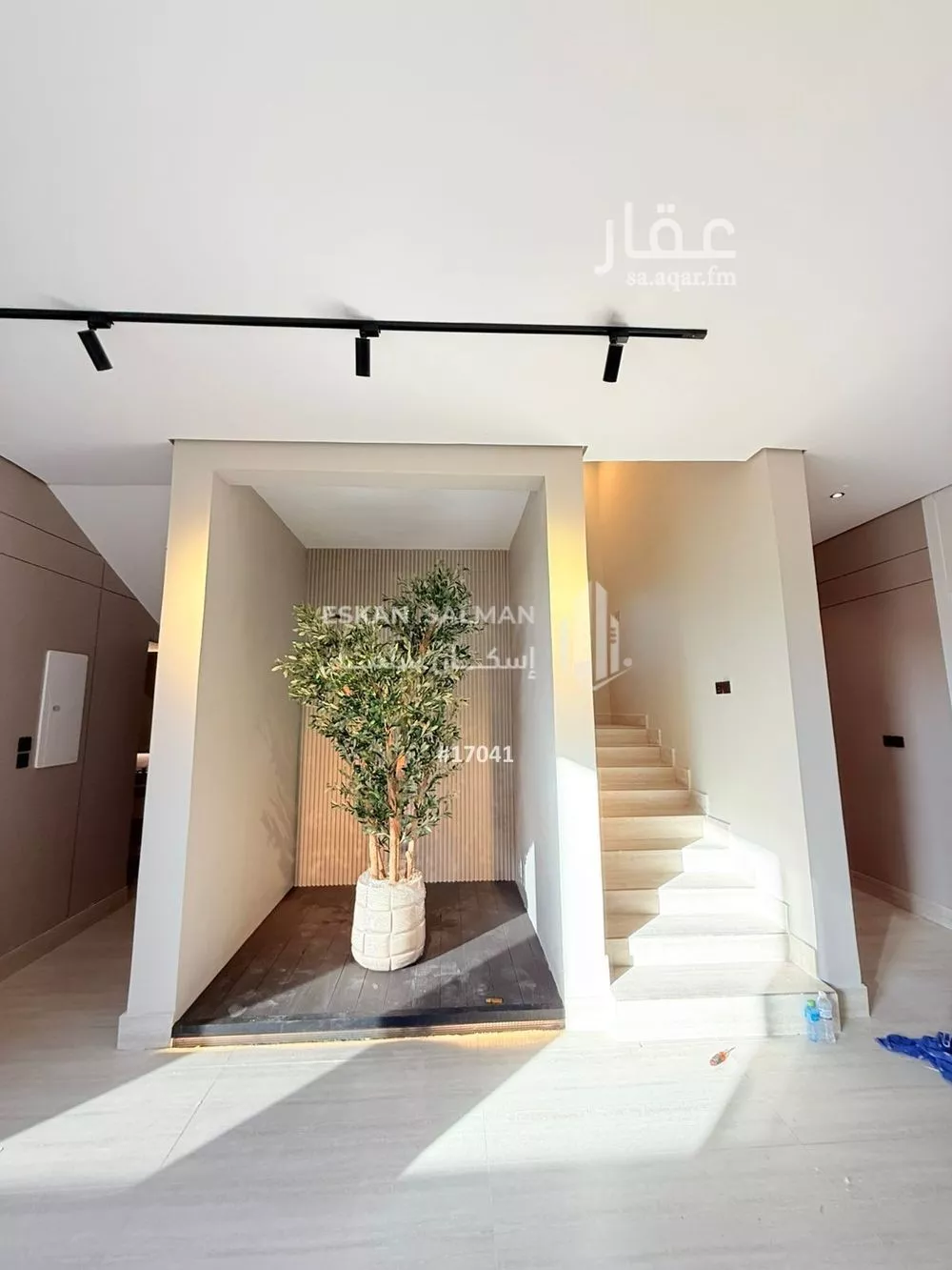 فيلا 8 غرف في الامواج 4