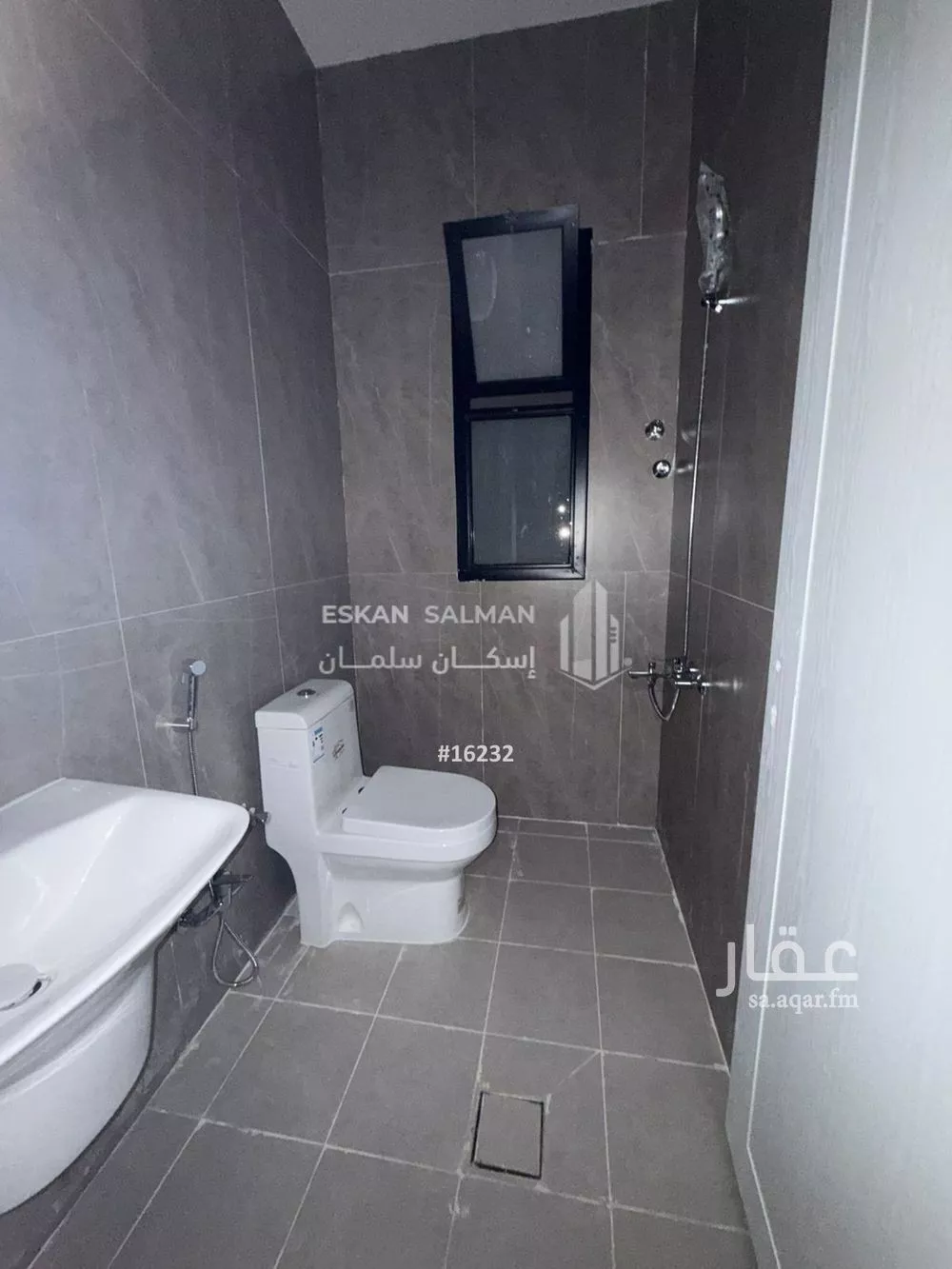 فيلا 12 غرف في الامواج 5