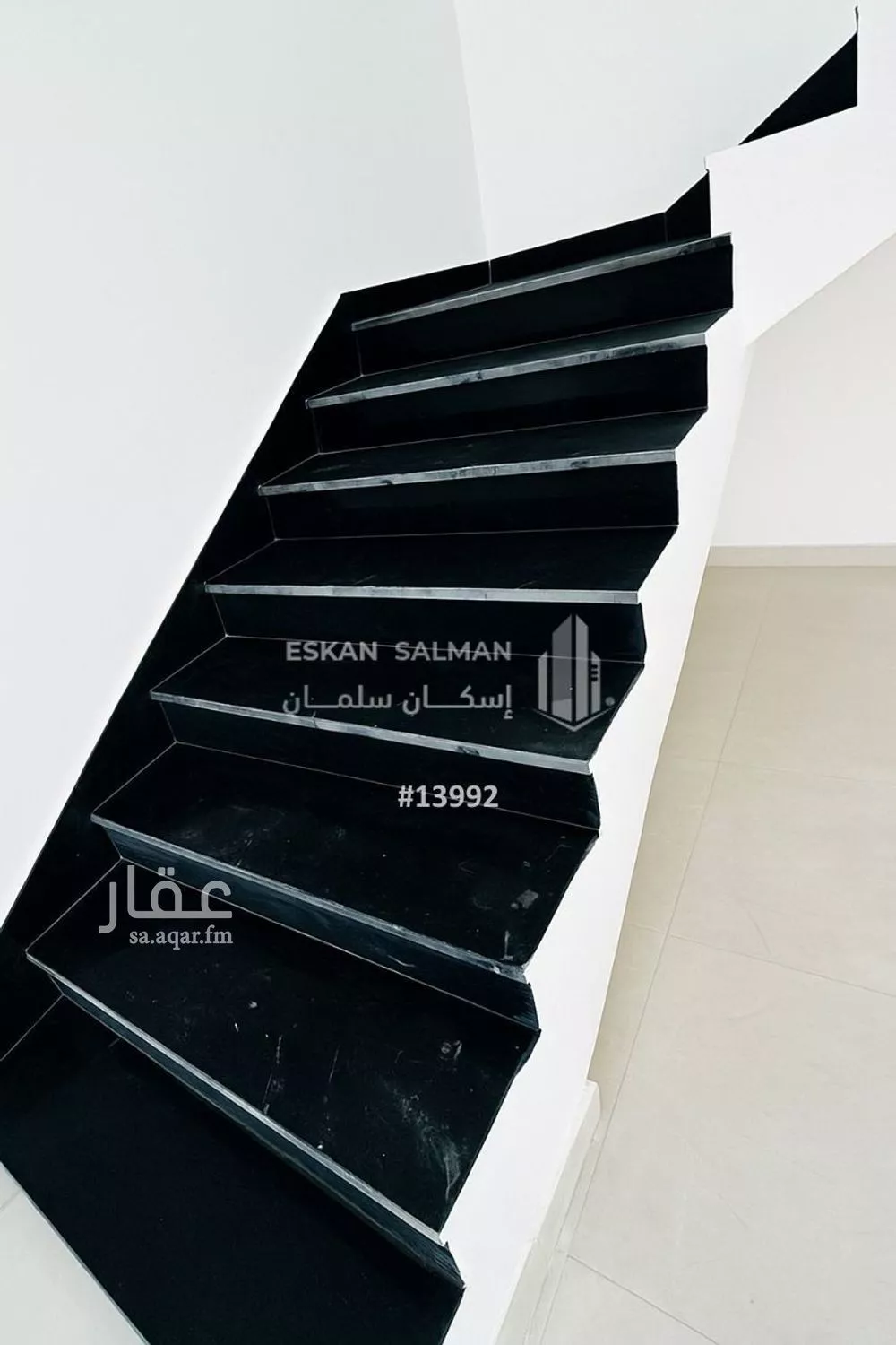 فيلا 8 غرف في ضاحية الملك فهد 4