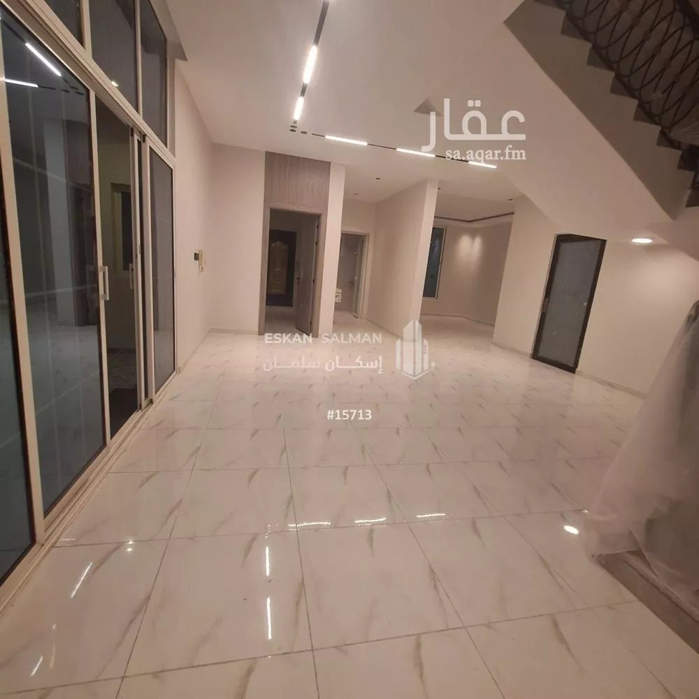 فيلا 9 غرف في الامواج 5