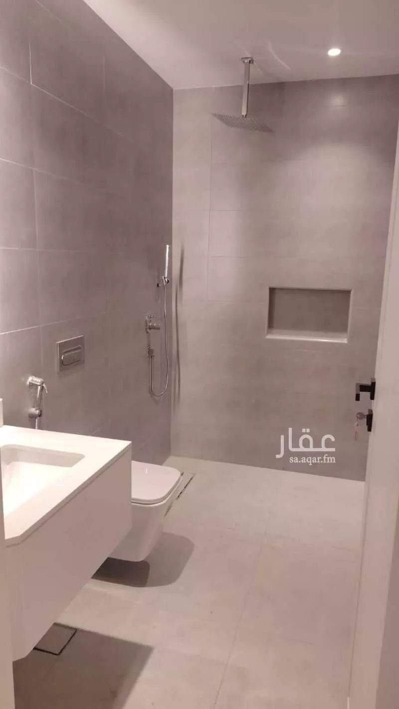 شقة 5 غرف في الصدفة 4