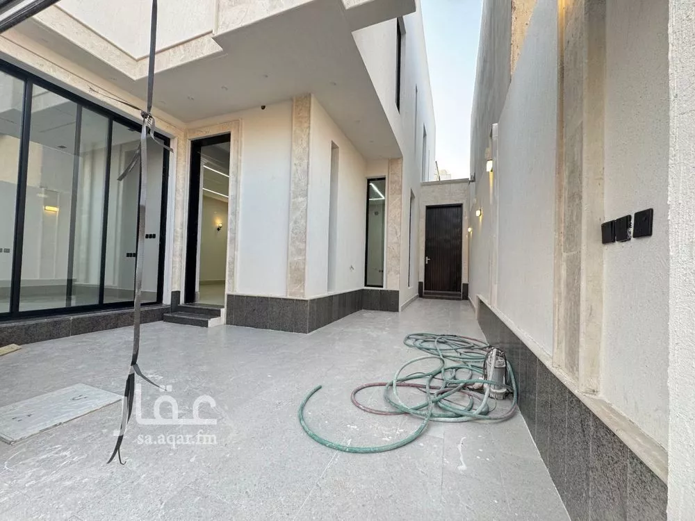 فيلا 6 غرف في العريجاء الغربية 2