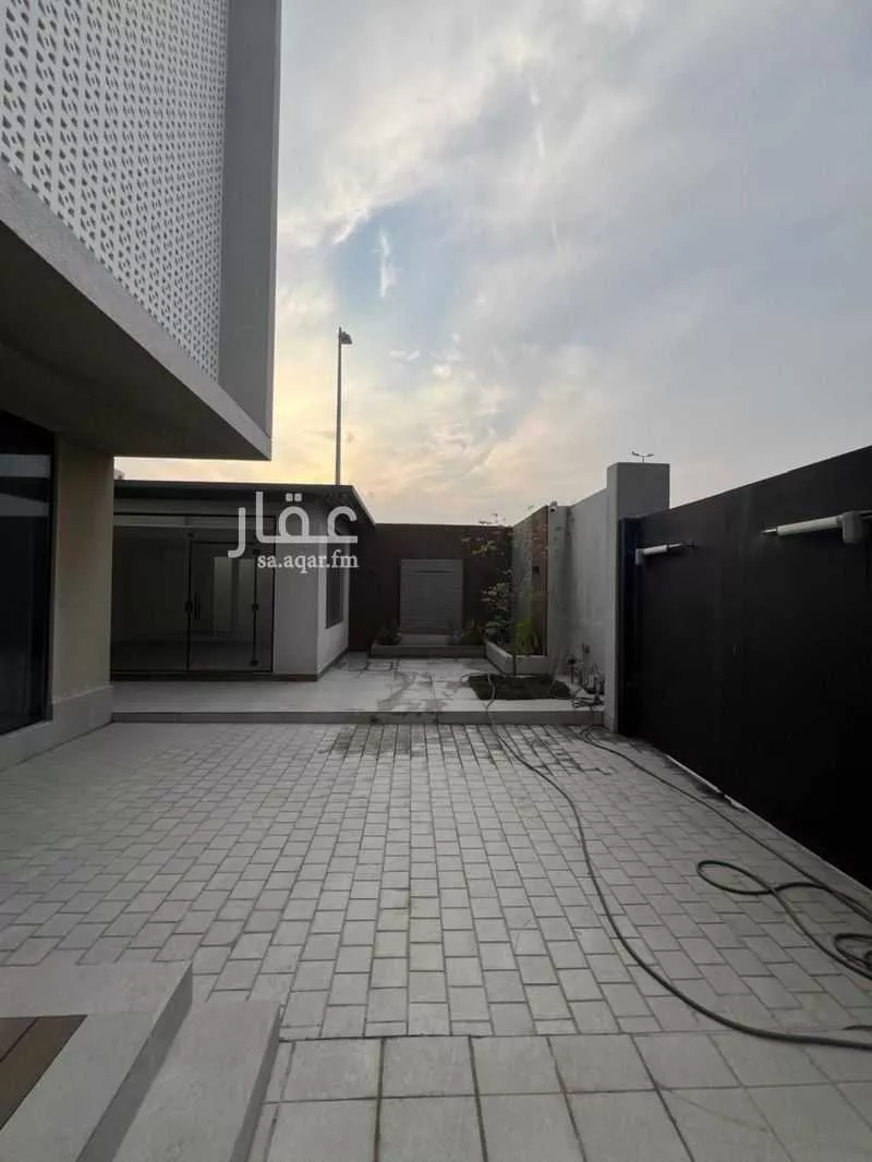 فيلا 9 غرف في البحر 4