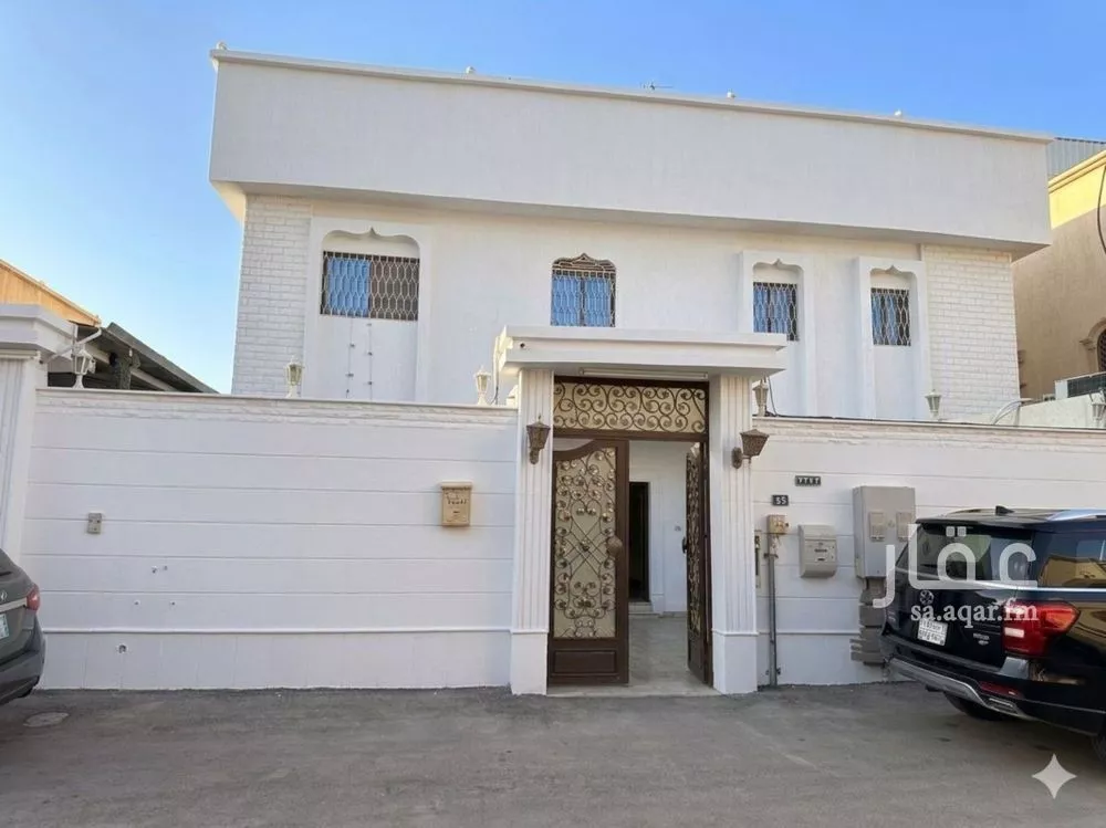 فيلا 5 غرف في الملك فهد 2