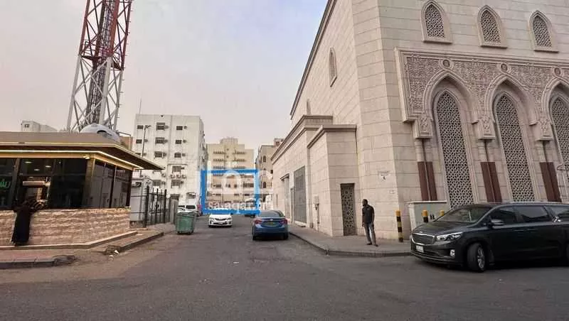 عمارة 625 م² في الجامعة 4