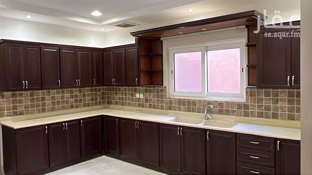 فيلا 5 غرف في الملقا 4