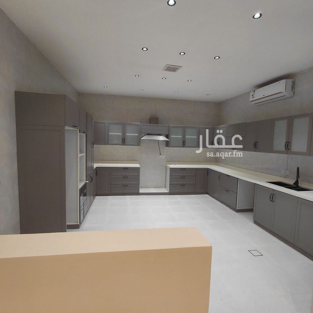 4 bedroom villa in Granada, Riyadh 9