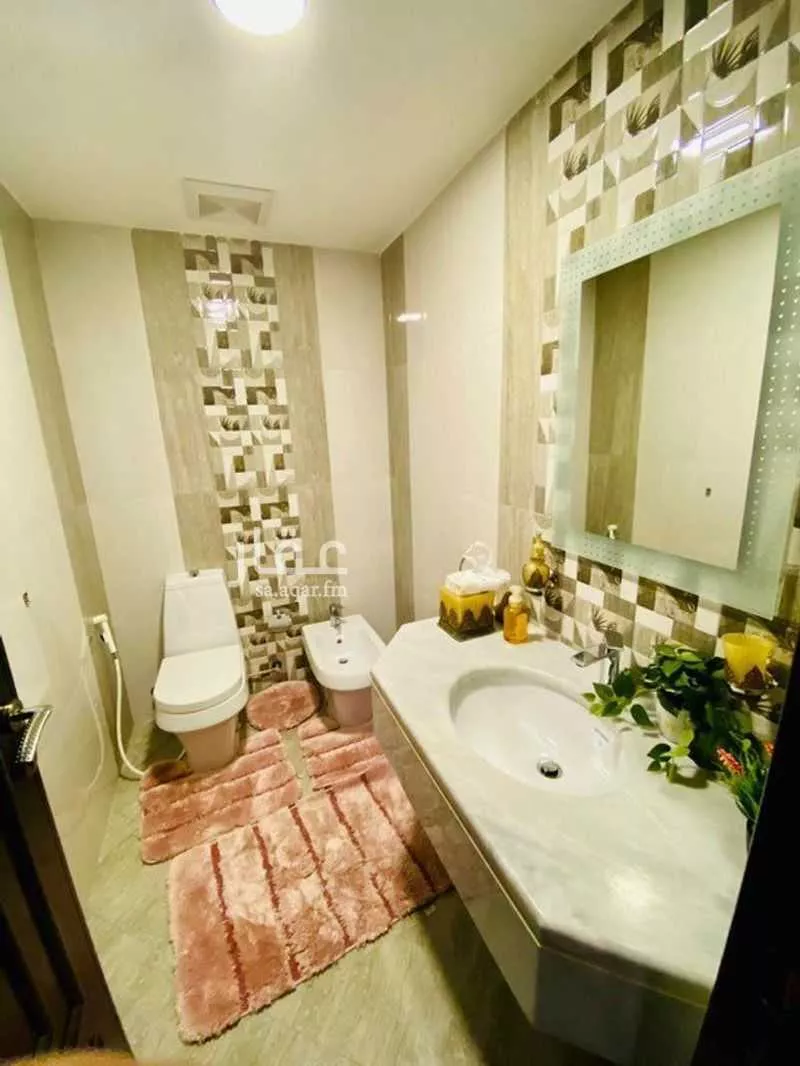 فيلا 8 غرف في طيبة 2