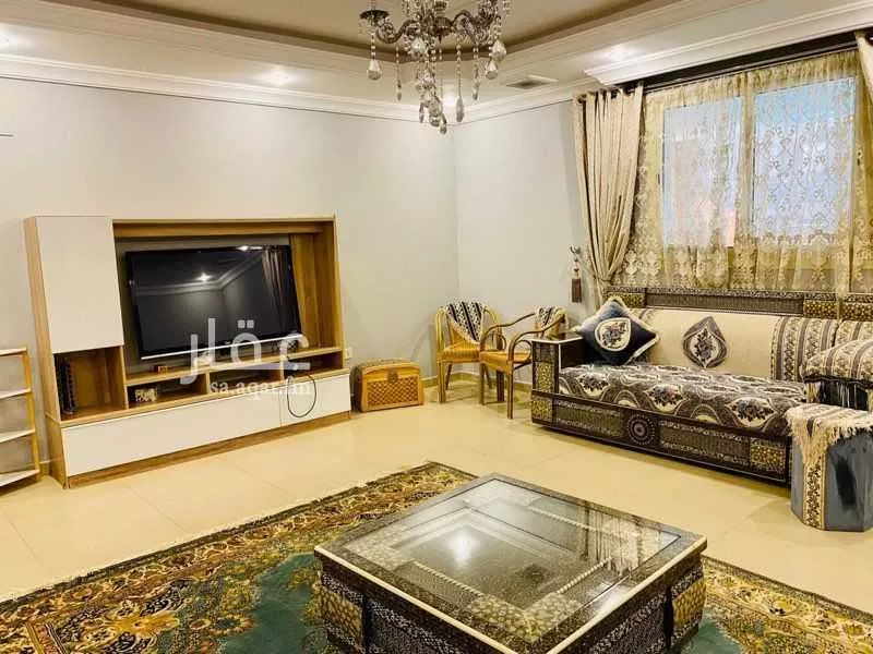 فيلا 8 غرف في طيبة 4