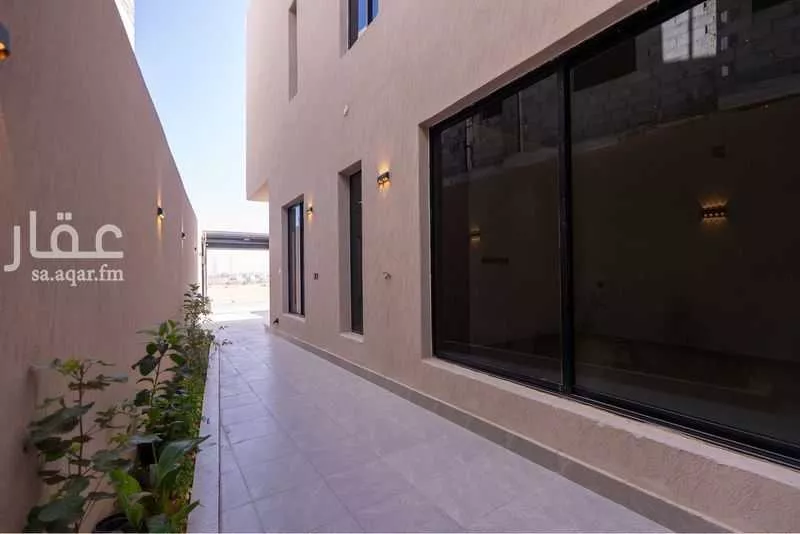 فيلا 6 غرف في الشرق 5