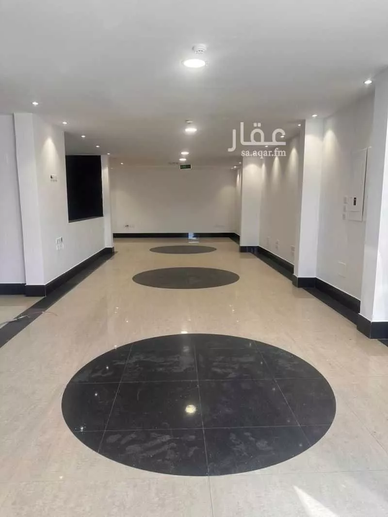 محل 400 م² في العهن 1