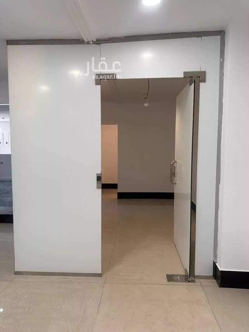 محل 400 م² في العهن 5