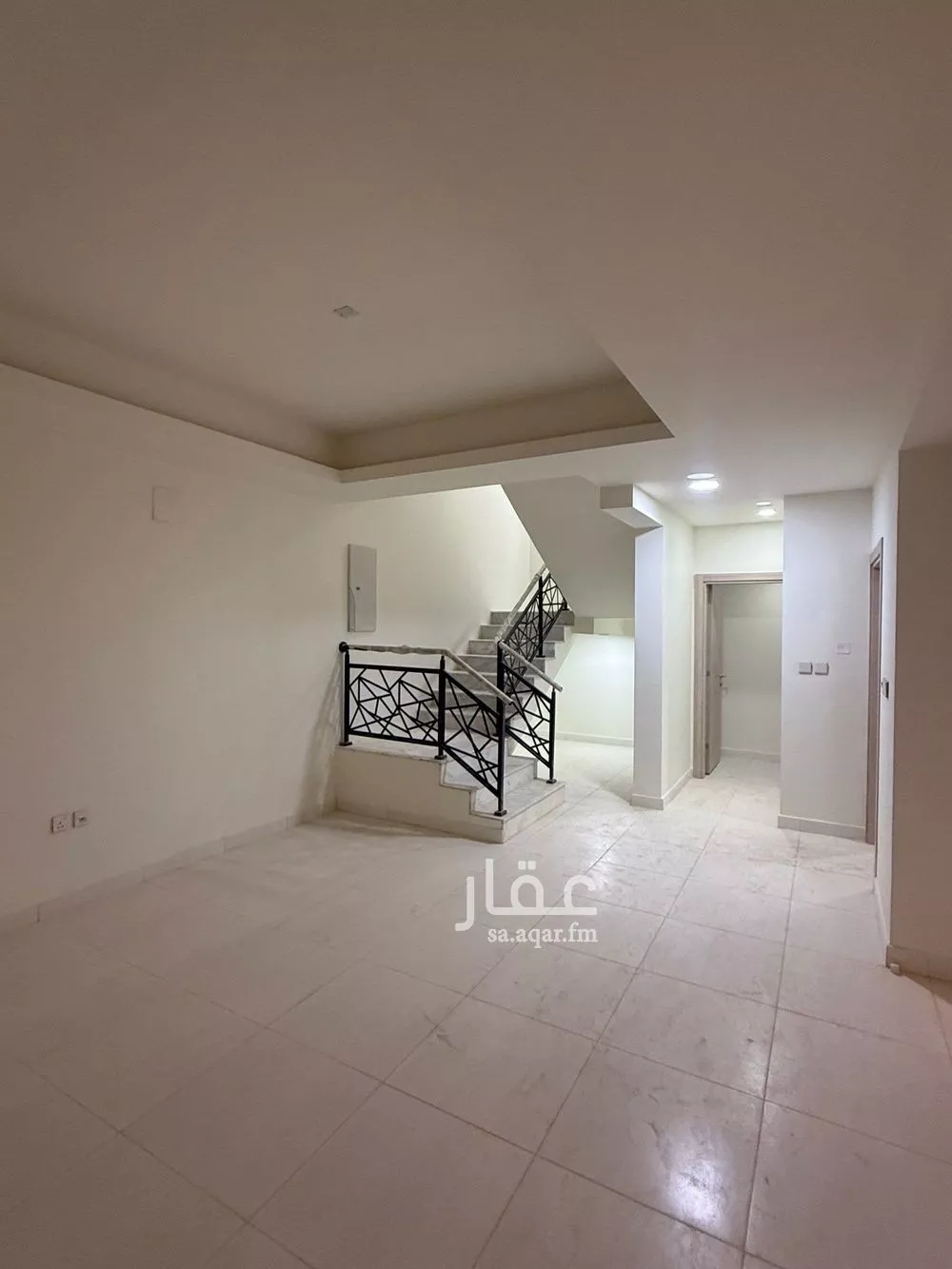 فيلا 5 غرف في العارض 3