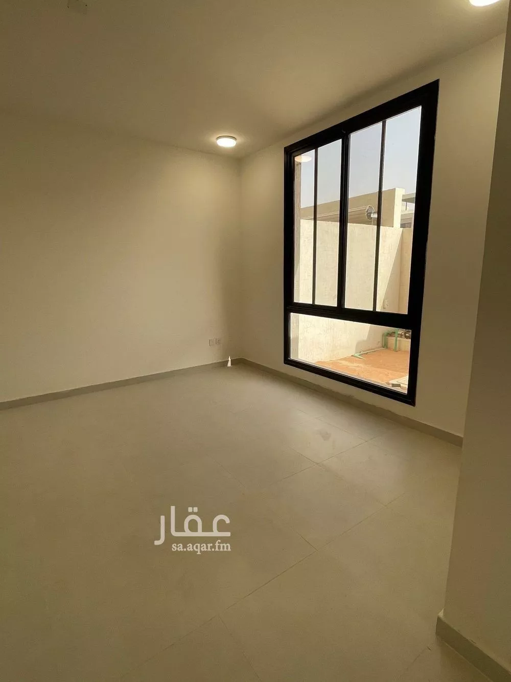 فيلا 4 غرف في العارض 2