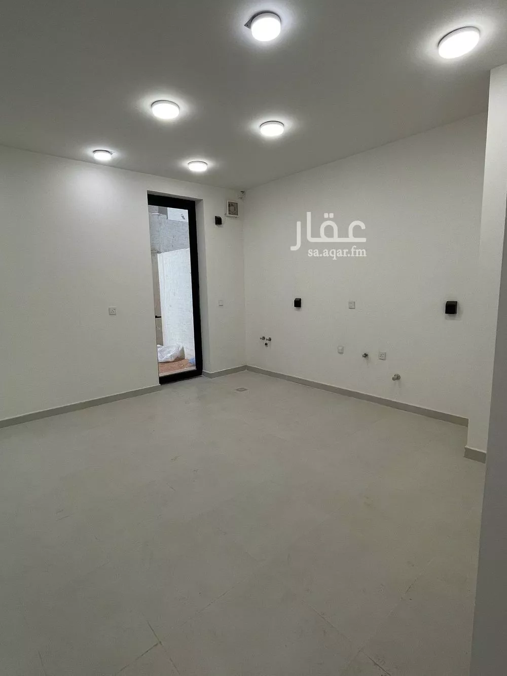 فيلا 4 غرف في العارض 5