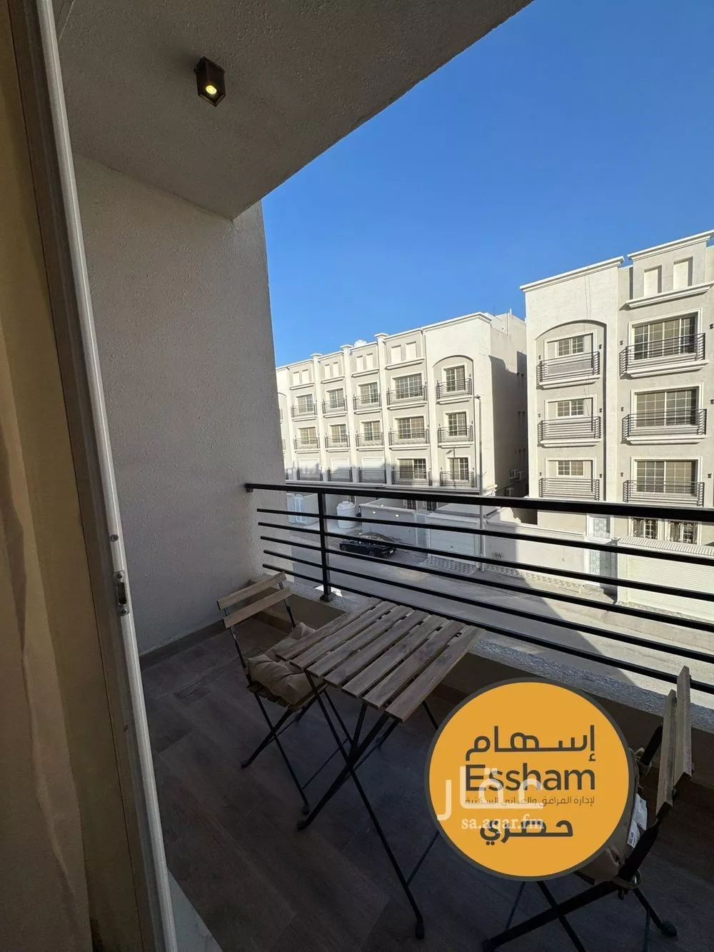 شقة 3 غرف في الحمرا 4